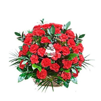 Кошница с 50 карамфила